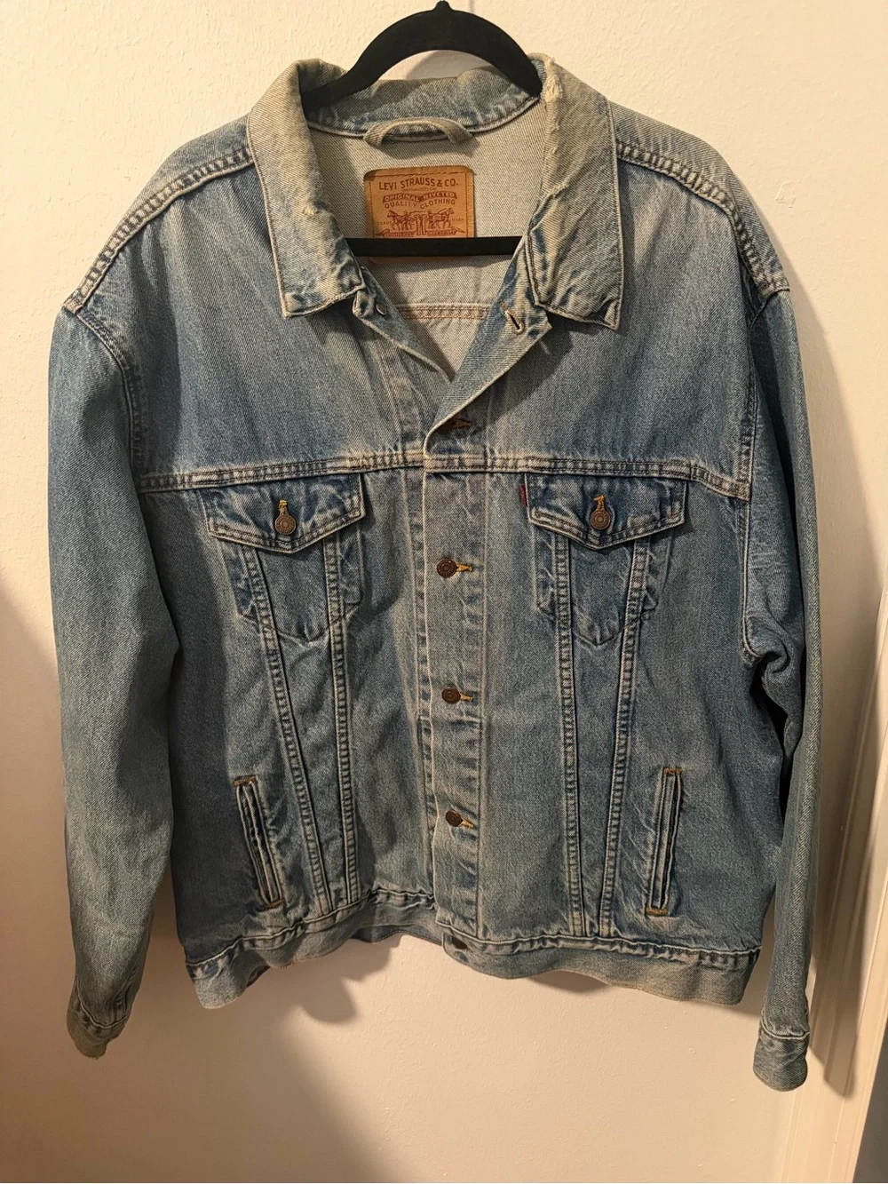 Levis distressed collar